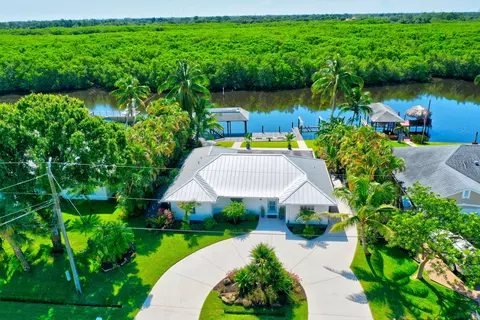 2057 SE Crowberry Dr, Port Saint Lucie, FL 34983