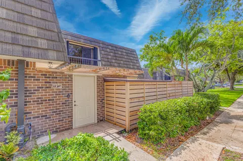 1320 13th Ter, Palm Beach Gardens, FL 33418