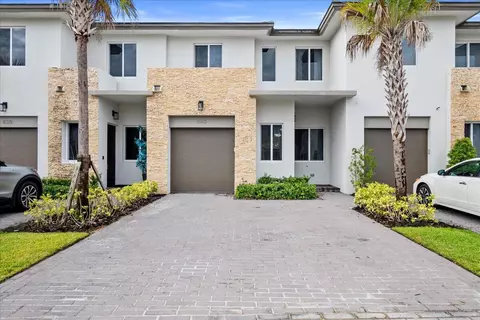 840 Pioneer Way, Royal Palm Beach, FL 33411