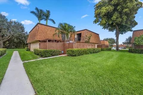 718 7th Ln, Greenacres, FL 33463