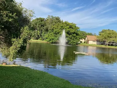 1812 Hammock Blvd #127, Coconut Creek, FL 33063
