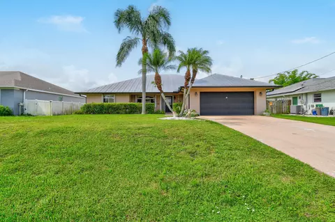 934 SW Dalton Ave, Port Saint Lucie, FL 34953
