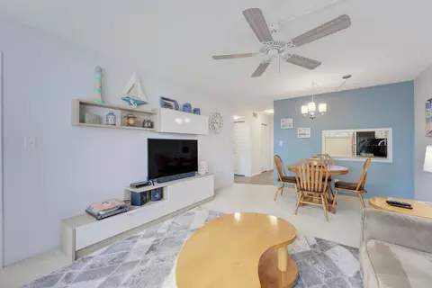 2991 S Garden Dr #206, Lake Worth, FL 33461