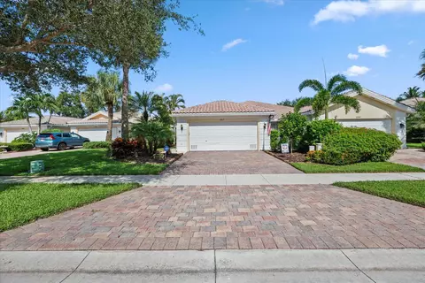 2071 Guadeloupe Dr, Wellington, FL 33414