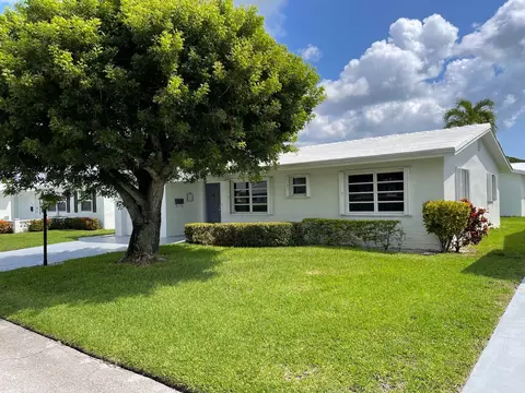 706 SW Lake Ct, Boynton Beach, FL 33426