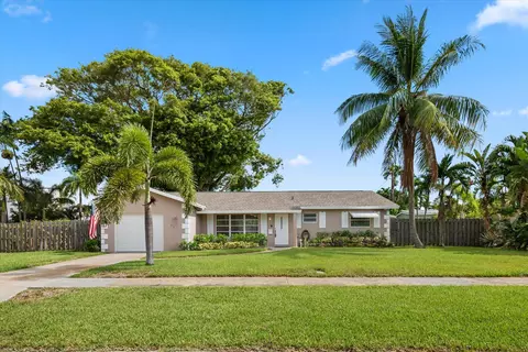 907 SE 13th St, Deerfield Beach, FL 33441