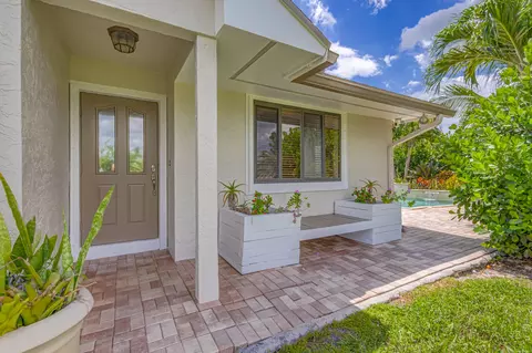 16108 N 72nd Dr, Palm Beach Gardens, FL 33418