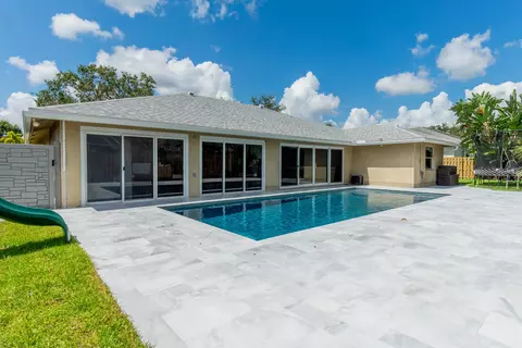 102 Habitat Ct, Royal Palm Beach, FL 33411