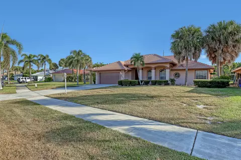 524 N Cypress Dr, Tequesta, FL 33469