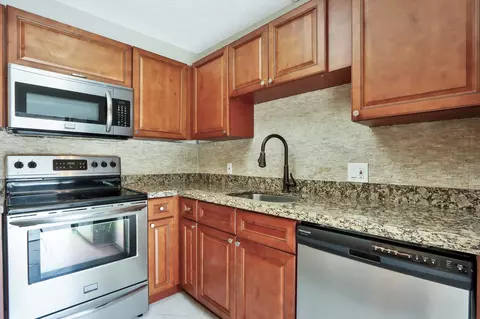 121 1st Ter, Palm Beach Gardens, FL 33418
