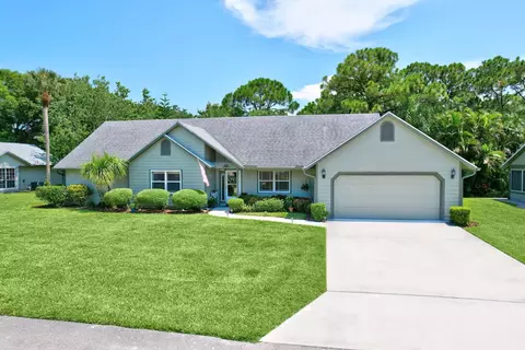 886 NE Dahoon Ter, Jensen Beach, FL 34957