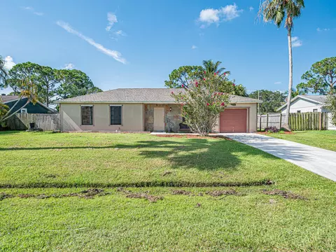 662 SE Ron Rico Ter, Port Saint Lucie, FL 34983