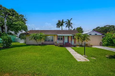 308 NW Avenue H Pl, Belle Glade, FL 33430