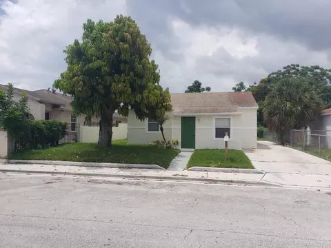 817 W 4th St, Riviera Beach, FL 33404