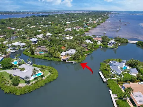 6 Mindoro St, Sewalls Point, FL 34996