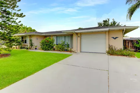 216 NE Mainsail St, Port Saint Lucie, FL 34983