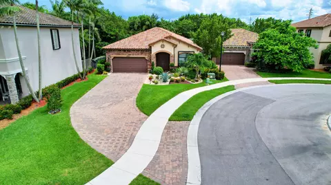 9050 Gulf Cove Dr, Lake Worth, FL 33467
