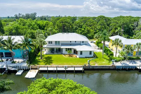 9205 SE Delafield St, Hobe Sound, FL 33455