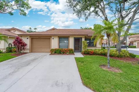 18537 Sunburst Ln, Boca Raton, FL 33496