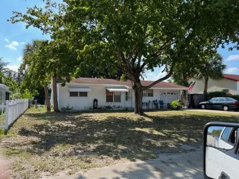 3283 Sierra Dr, Palm Springs, FL 33461