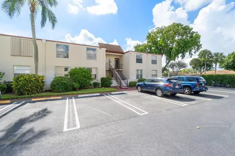 11 Willowbrook Ln #107, Delray Beach, FL 33446