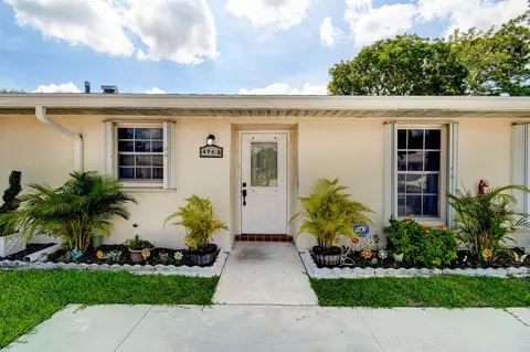 496 Holyoke Ln, Lake Worth, FL 33467