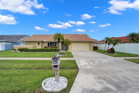 6039 Sunberry Cir, Boynton Beach, FL 33437