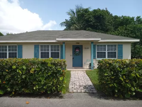 8696 SE Lyons Rd, Hobe Sound, FL 33455