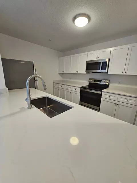 1203 Town Center Dr #422, Jupiter, FL 33458