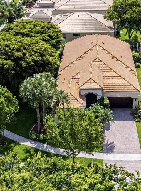 1842 Via Castello, Wellington, FL 33411