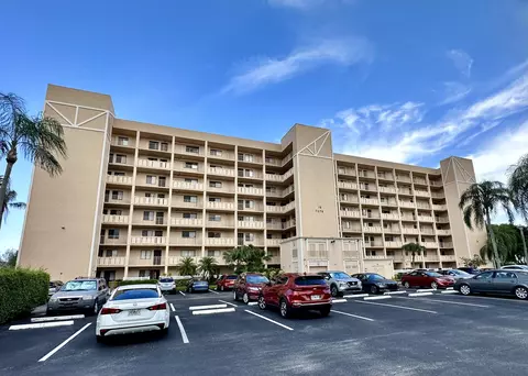 7076 Huntington Ln #102, Delray Beach, FL 33446