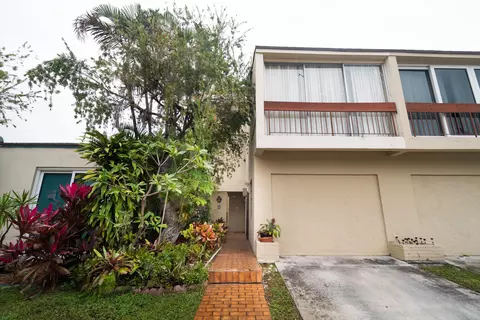 9153 Fontainebleau Blvd #2, Miami, FL 33172