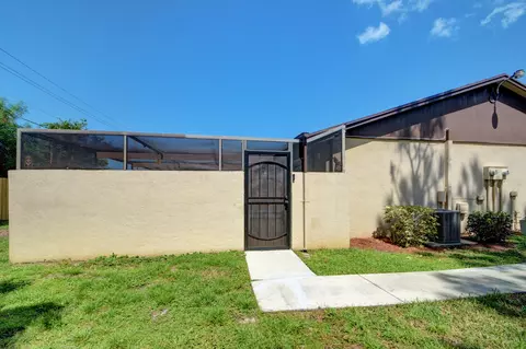 4822 Sunny Palm Cir #B, West Palm Beach, FL 33415