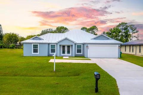 2242 SE Grand Dr, Port Saint Lucie, FL 34952