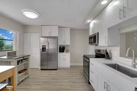 1738 Hammock Blvd #304, Coconut Creek, FL 33063