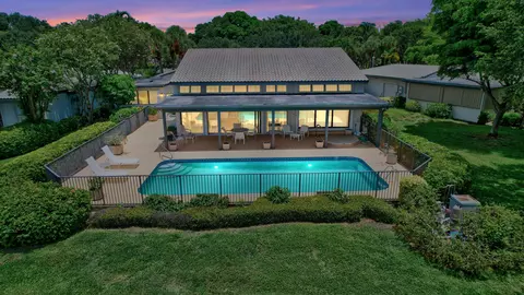 8 Bristol Cir, Boynton Beach, FL 33436
