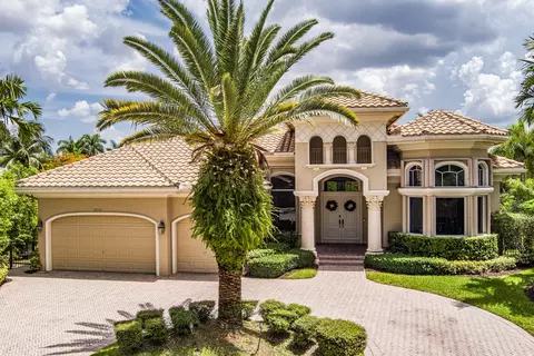 10525 Blue Palm St, Plantation, FL 33324