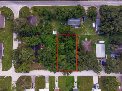 2465 89th Dr, Vero Beach, FL 32966
