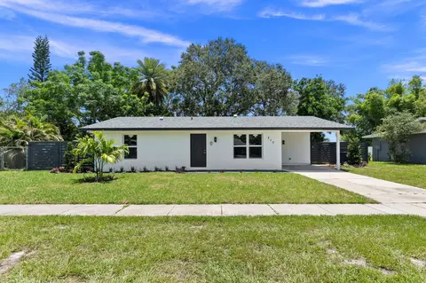 317 NE Floresta Dr, Port Saint Lucie, FL 34983