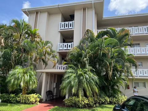 2669 S Garden Dr #105, Lake Worth, FL 33461
