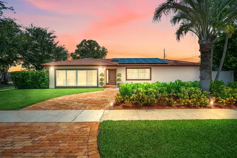 1 Tam O Shanter Ln, Boca Raton, FL 33431