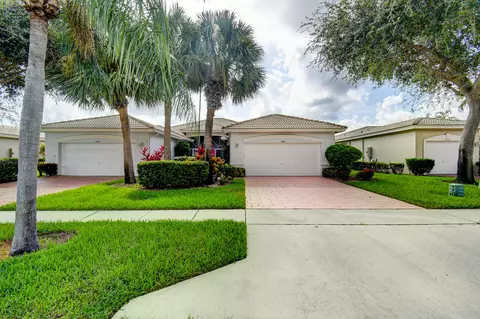 9748 Crescent View Dr S, Boynton Beach, FL 33437
