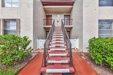 8 Willowbrook Ln #104, Delray Beach, FL 33446