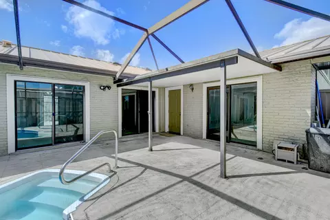 5453 Eagle Lake Dr, Palm Beach Gardens, FL 33418