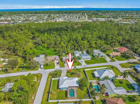 8766 SE Longview Dr, Hobe Sound, FL 33455