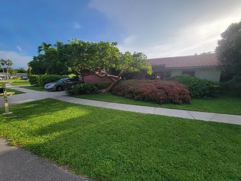 7083 San Salvador Dr, Boca Raton, FL 33433