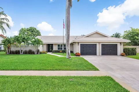 9077 Old Pine Rd, Boca Raton, FL 33428