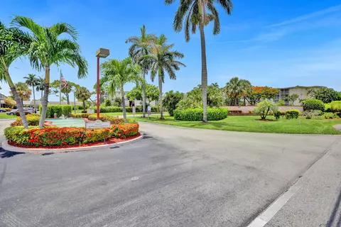 2724 N Garden Dr #308, Lake Worth, FL 33461