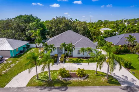 9106 SE Mercury St, Hobe Sound, FL 33455