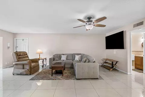 1102 North Dr #B, Delray Beach, FL 33445